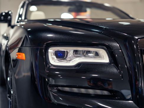 Used 2018 Rolls-Royce Dawn RWD image 9