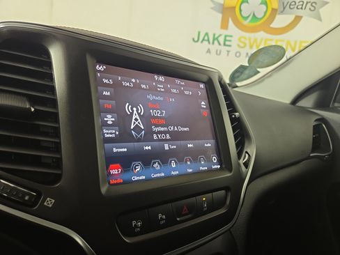 Used 2021 Jeep Cherokee Trailhawk w/ Sun & Sound Group AWD/4WD image 19