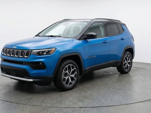 Used 2025 Jeep Compass Limited AWD/4WD image 3