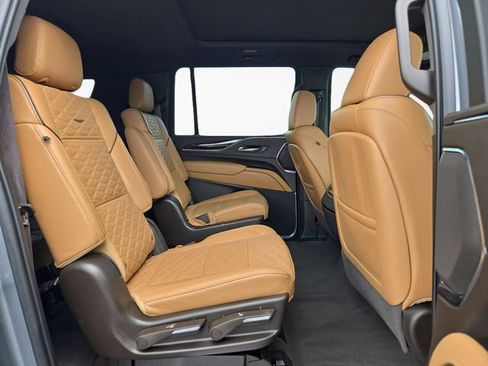 Certified 2022 Cadillac Escalade ESV Sport AWD/4WD image 40