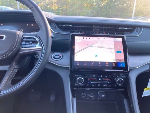 New 2024 Jeep Grand Cherokee Overland w/ Advanced Protech Group III AWD/4WD image 18