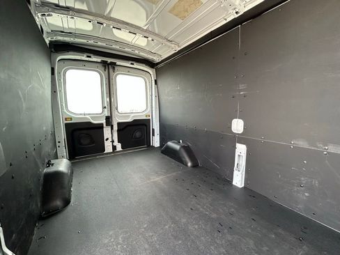Used 2022 Ford E-Transit Medium Roof w/ Load Area Protection Package image 30