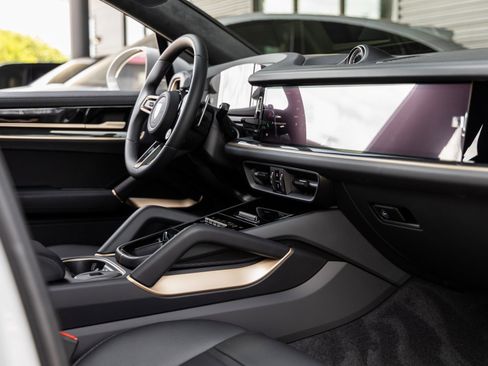 New 2026 Porsche Cayenne Turbo image 52