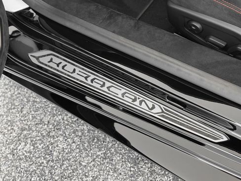 Used 2018 Lamborghini Huracan Performante AWD/4WD image 15