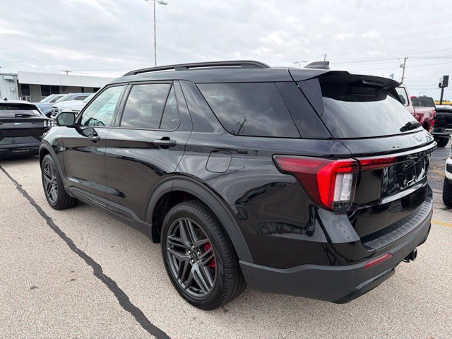 Used 2025 Ford Explorer ST-Line w/ Premium Package RWD image 5