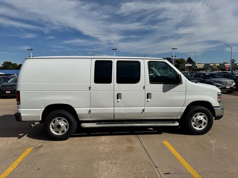 Used 2014 Ford E-250 and Econoline 250 w/ Power Group image 8