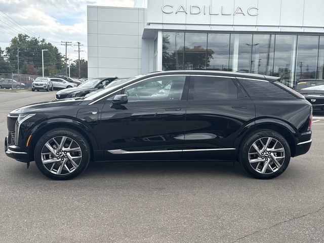 Certified 2025 Cadillac Optiq Luxury 2 w/ LPO, Floor Liner Package AWD/4WD image 10