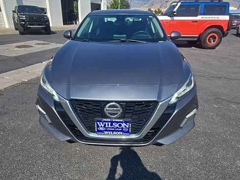 Used 2021 Nissan Altima 2.5 SV FWD image 2