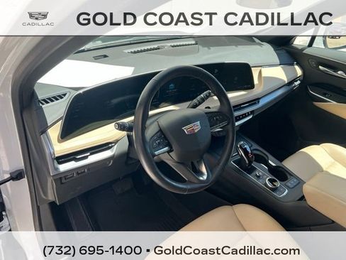 Certified 2024 Cadillac XT4 Luxury w/ Cold Weather Package FWD image 18