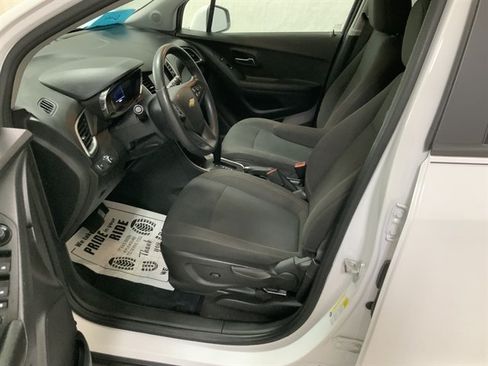 Used 2021 Chevrolet Trax LS w/ Tint and Cruise Package AWD/4WD image 15