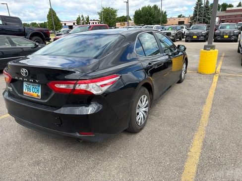 Used 2018 Toyota Camry FWD image 5