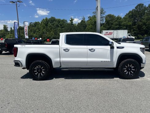 Used 2022 GMC Sierra 1500 SLT AWD/4WD image 2