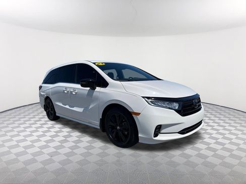Used 2024 Honda Odyssey Sport image 3
