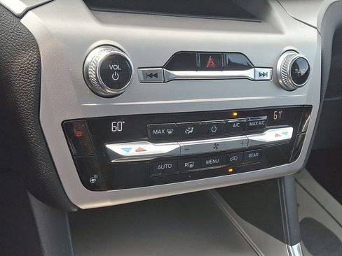 Used 2021 Ford Explorer XLT w/ Equipment Group 202A AWD/4WD image 16