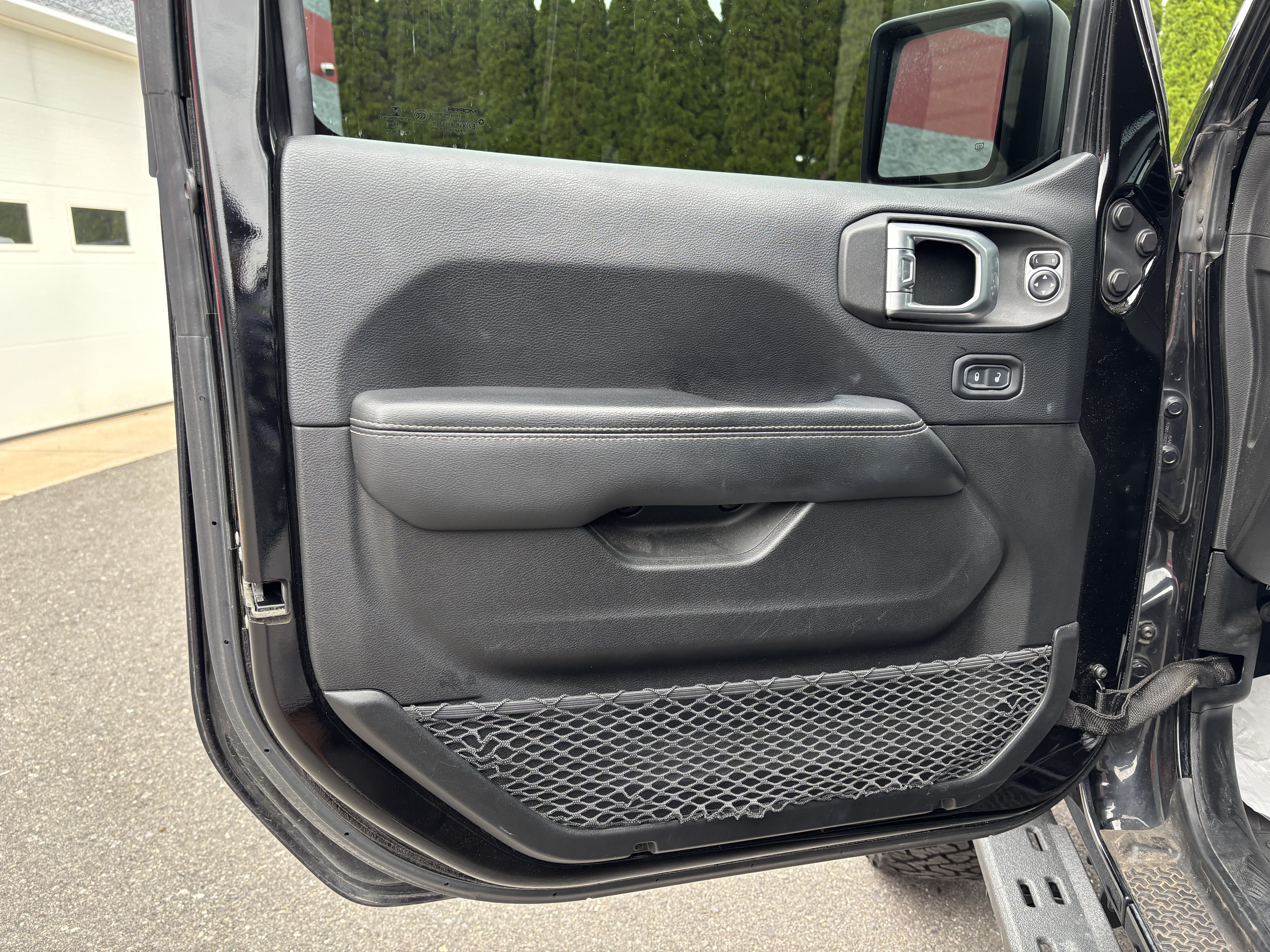 Used 2018 Jeep Wrangler Unlimited Sahara AWD/4WD image 16
