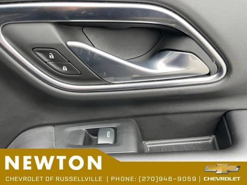 Used 2024 GMC Yukon SLT RWD image 32