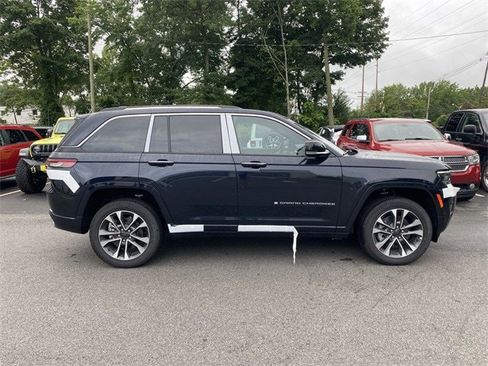 Used 2023 Jeep Grand Cherokee Overland w/ Luxury Tech Group IV image 8