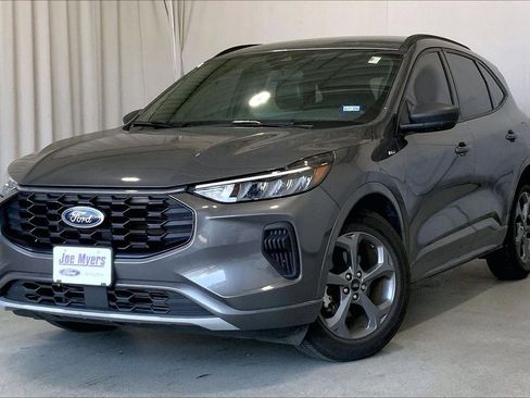 Used 2023 Ford Escape ST-Line w/ Tech Pack #1 FWD image 2