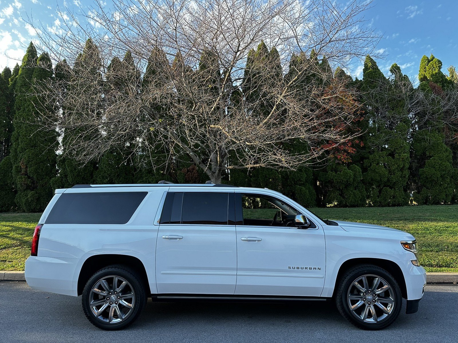 Used 2018 Chevrolet Suburban Premier AWD/4WD image 31