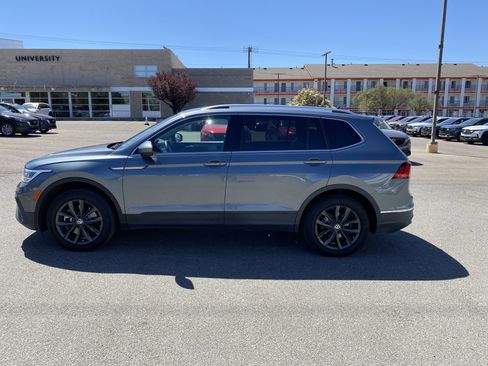 Certified 2022 Volkswagen Tiguan SE FWD image 39