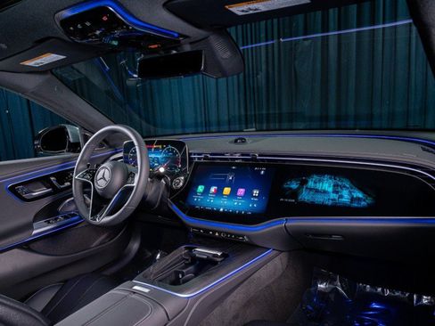 New 2026 Mercedes-Benz E 350 4MATIC Sedan image 4