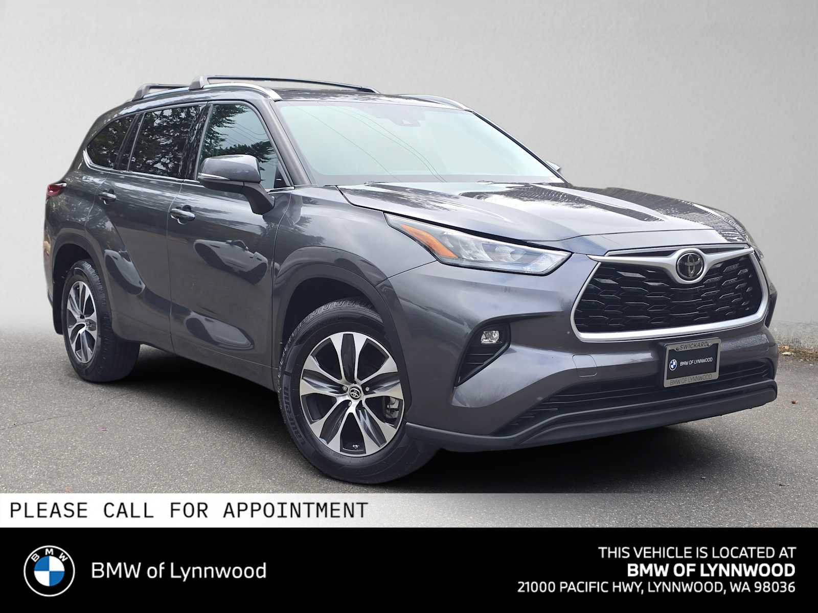 Used 2020 Toyota Highlander XLE AWD/4WD image 1