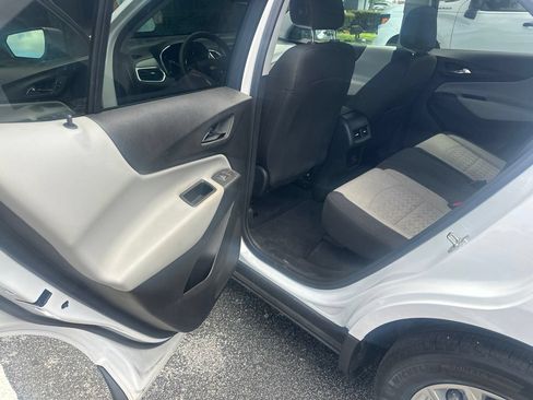 Used 2024 Chevrolet Equinox LS w/ LS Convenience Package FWD image 12