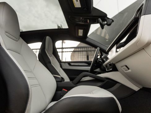 New 2025 Porsche Cayenne E-Hybrid Coupe AWD/4WD image 45