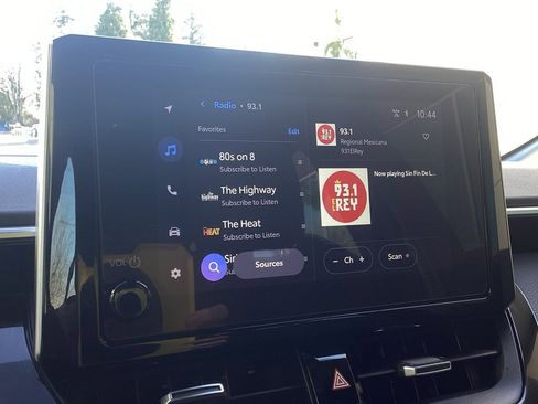 Used 2025 Toyota Corolla SE w/ SE Package image 13