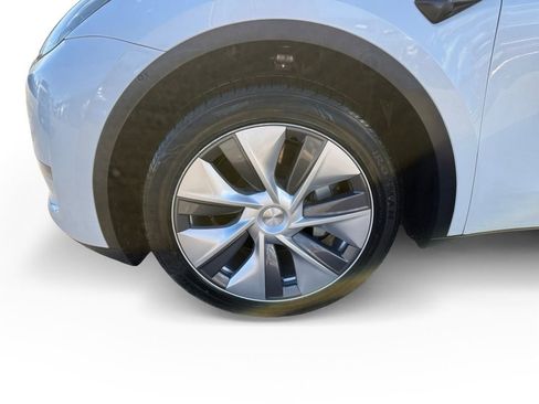 Used 2023 Tesla Model Y AWD image 9