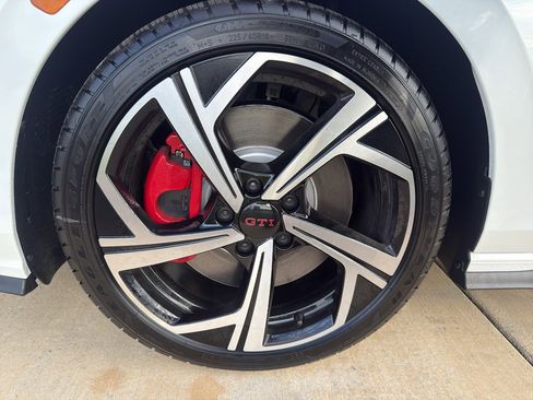 New 2026 Volkswagen GTI SE image 18