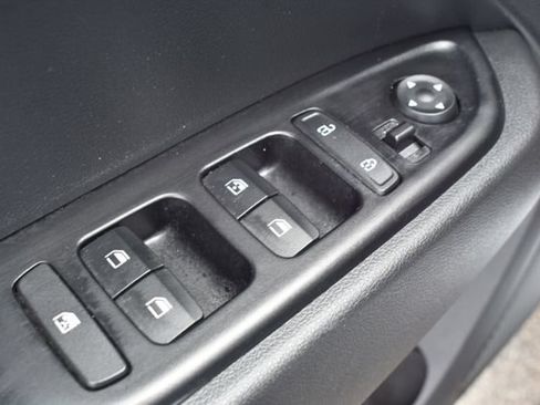 Used 2025 Hyundai Venue Limited FWD image 12
