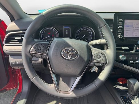 Used 2021 Toyota Camry SE FWD image 13