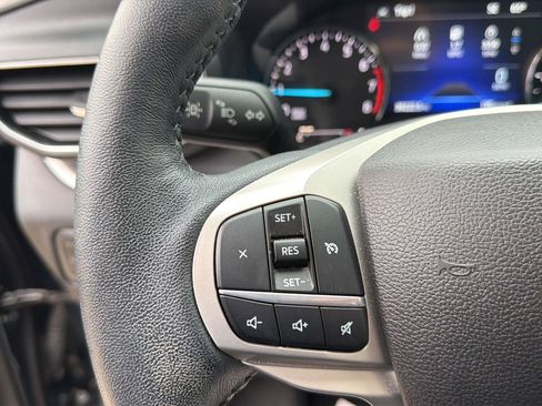 Used 2022 Ford Explorer XLT w/ Equipment Group 202A AWD/4WD image 14
