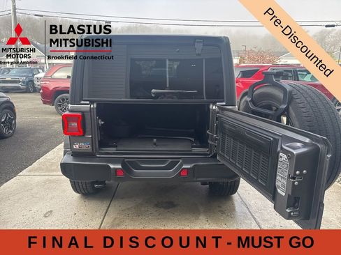 Used 2021 Jeep Wrangler Unlimited Sahara w/ Cold Weather Group AWD/4WD image 9