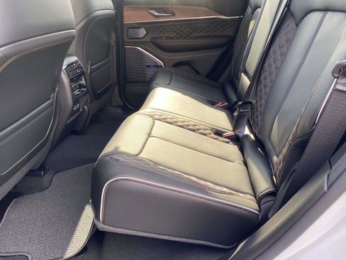 New 2025 Jeep Grand Cherokee Summit image 11