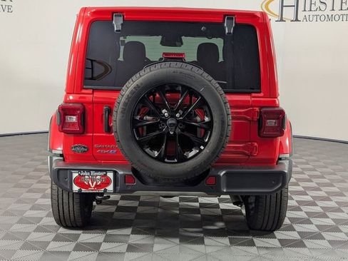 Used 2025 Jeep Wrangler Unlimited Sahara w/ Safety Group AWD/4WD image 6