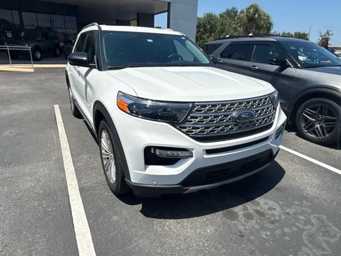 Used 2023 Ford Explorer Limited w/ Equipment Group 301A RWD image 2
