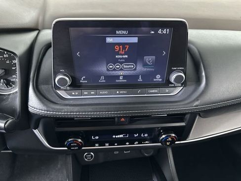 Used 2023 Nissan Rogue SV AWD/4WD image 13