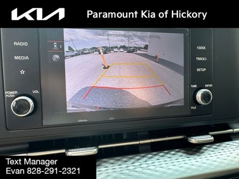 Used 2024 Kia Carnival LX FWD image 27