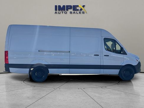 Used 2025 Mercedes-Benz Sprinter 2500 image 6
