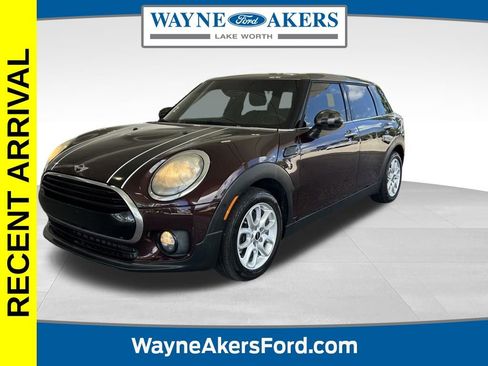 Used 2017 MINI Cooper Clubman FWD image 1