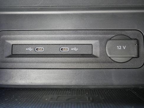 Certified 2022 Volkswagen Atlas Cross Sport SE image 29