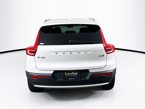 Used 2025 Volvo XC40 B5 Core image 7