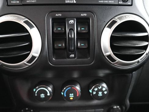 Used 2016 Jeep Wrangler Unlimited Rubicon w/ Connectivity Group AWD/4WD image 15