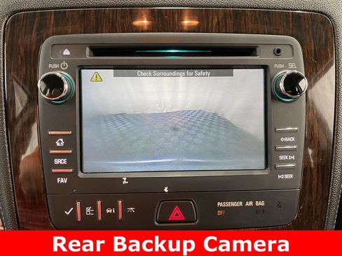 Used 2015 Chevrolet Traverse LT w/ Style and Technology Package FWD image 3
