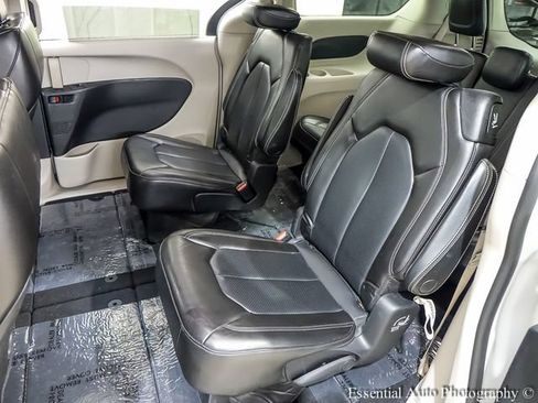 Used 2021 Chrysler Voyager Lxi FWD image 12