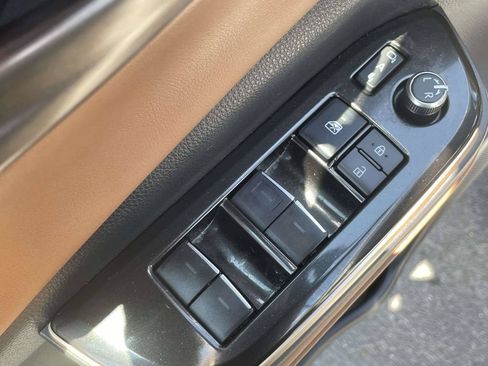 Used 2025 Toyota Crown Signia AWD/4WD image 27