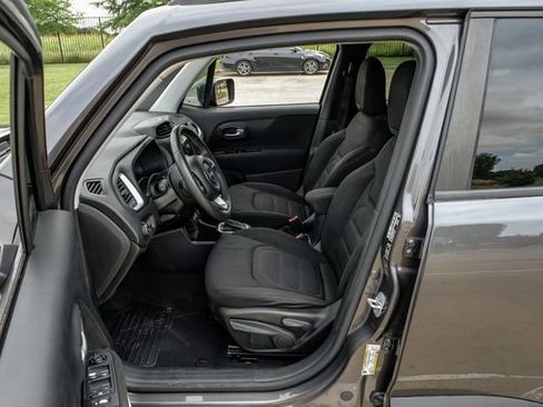 Used 2018 Jeep Renegade Latitude FWD image 5