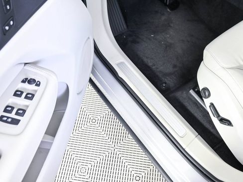 Certified 2024 Volvo XC60 B5 Plus AWD/4WD image 9